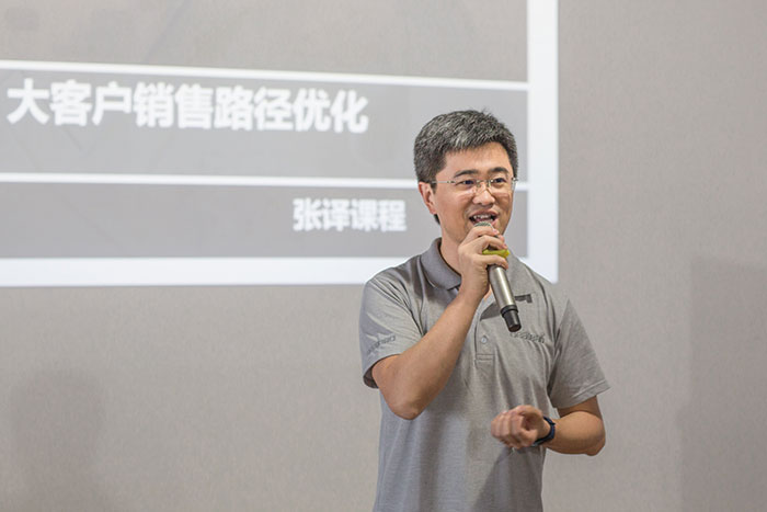百聯(lián)開展新一輪培訓(xùn)：提高員工職業(yè)素質(zhì)，增強(qiáng)客戶服務(wù)能力